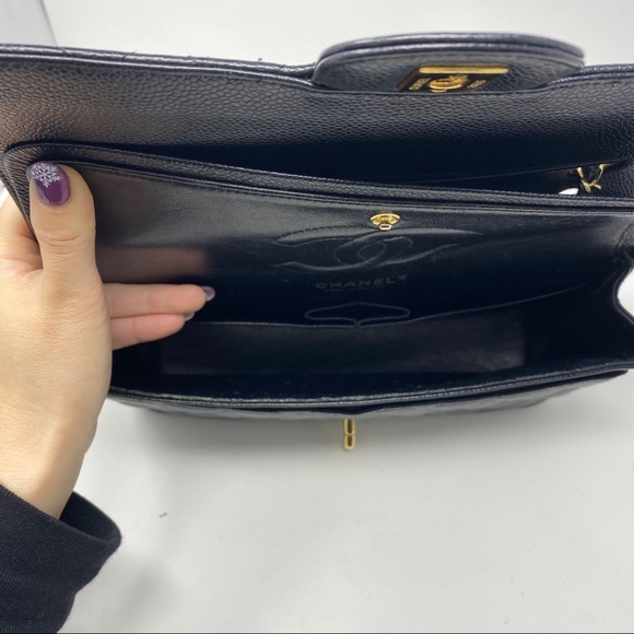 ✈️sold✈️CHANEL classic flap medium - Picture 11 of 15